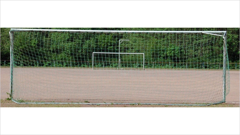 Nach vielen Warteschleifen endlich auf dem Weg: Kunstrasenplatz in Dahl. Das Bild zeigt den Fußball-Ascheplatz des TSV Dahl 1878 e.V..