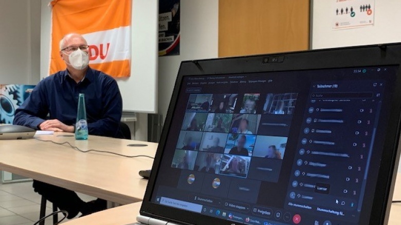 Abellio-Standorte in Hagen gesichert Das Bild zeigt Rainer Voigt während der Videokonferenz mit VRR-Vorstandssprecher Ronald R. F. Lünser.