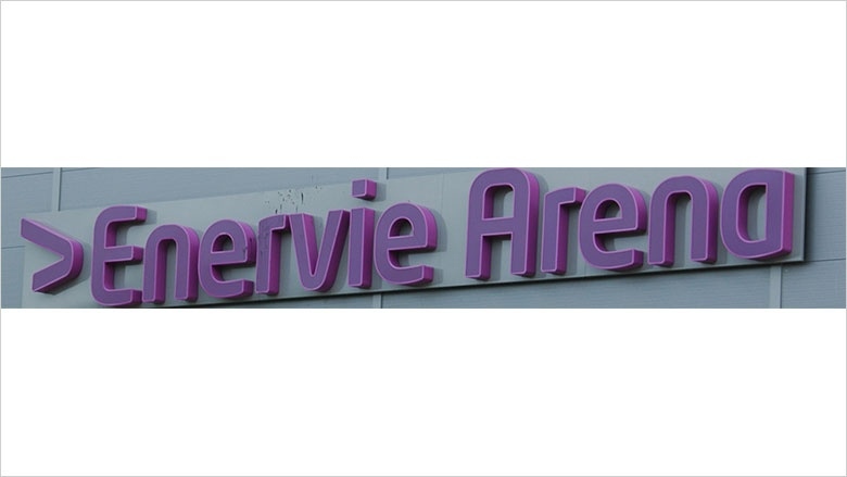 Enervie Arena als Vorbild: Sponsoring von Sportanlagen Das Bild zeigt den Sponsoren-Schriftzug an der Enervie Arena.