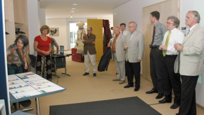 Hagen: Auch im Kulturhauptstadtjahr 2010 dabei? Das Bild zeigt die Mitglieder des Kulturnetz Ruhr, wie sie sich über das Projekt "Ebene2" informieren.