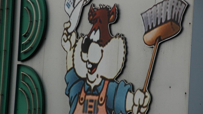 Das Bild zeigt das HEB-Maskottchen.