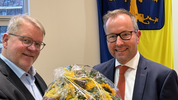 Das Bild zeigt Jörg Klepper und Bernd Maßmann am Tag der Beigeordnetenwahl.