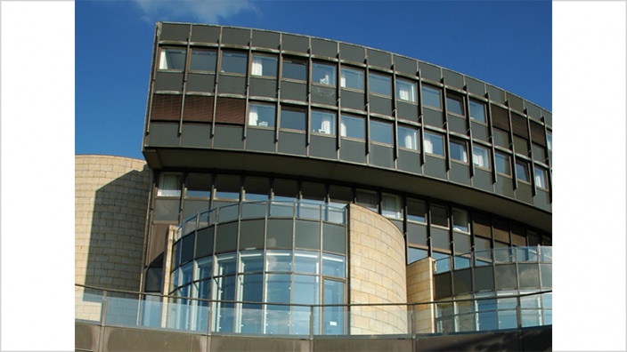 Das Bild zeigt den NRW-Landtag in Düsseldorf.