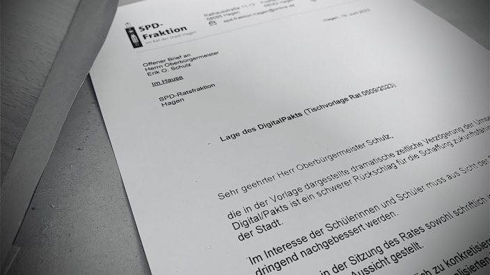 Das BIld zeigt den Offenen Brief auf einem Briefkuvert.