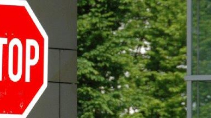 Das Bild zeigt ein Stoppschild.