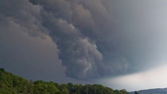 Das BIld zeigt ein heraufziehendes Unwetter.